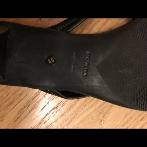 Slippers and a dress - Picture 3 of 8